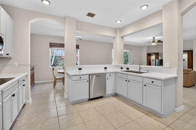 19151 N Hibiscus St, Weston, FL 33332