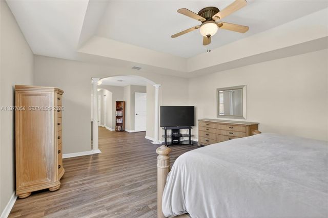 19151 N Hibiscus St, Weston, FL 33332