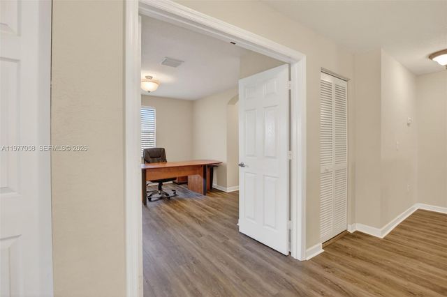 19151 N Hibiscus St, Weston, FL 33332