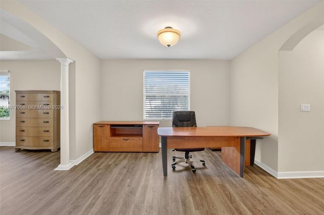 19151 N Hibiscus St, Weston, FL 33332