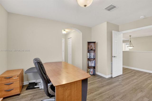 19151 N Hibiscus St, Weston, FL 33332