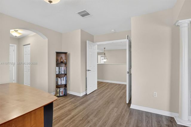 19151 N Hibiscus St, Weston, FL 33332