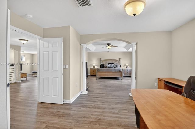 19151 N Hibiscus St, Weston, FL 33332