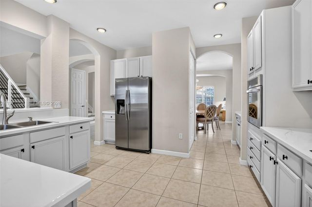 19151 N Hibiscus St, Weston, FL 33332