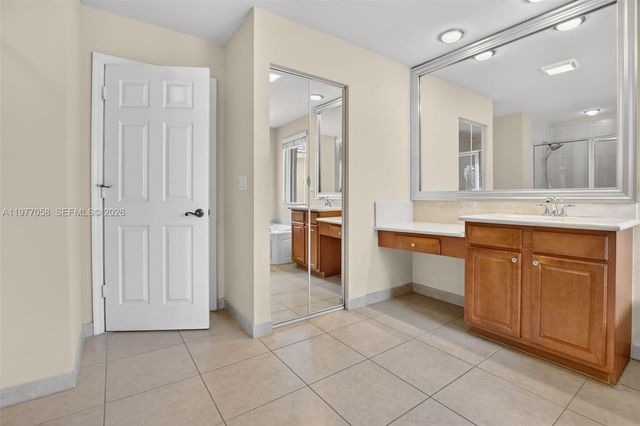 19151 N Hibiscus St, Weston, FL 33332