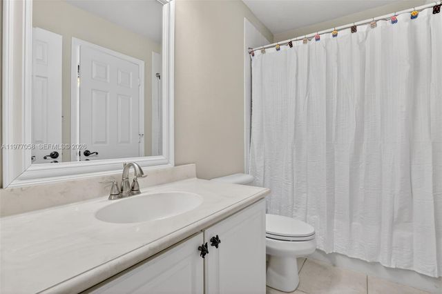 19151 N Hibiscus St, Weston, FL 33332