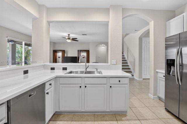 19151 N Hibiscus St, Weston, FL 33332