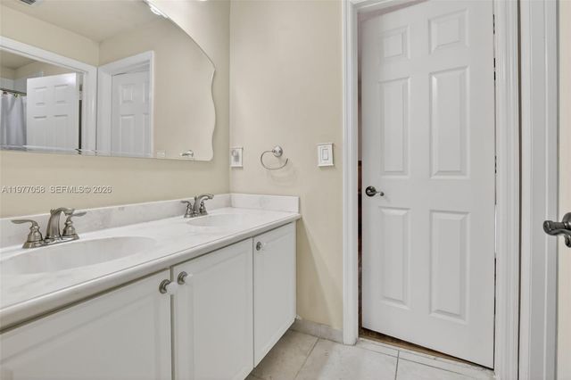 19151 N Hibiscus St, Weston, FL 33332