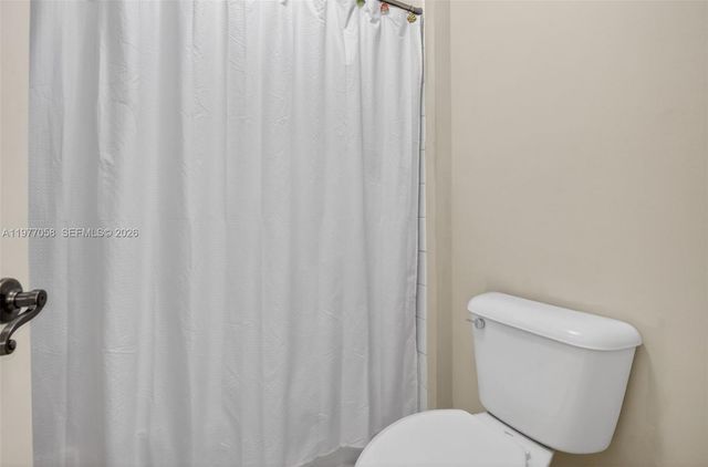 19151 N Hibiscus St, Weston, FL 33332