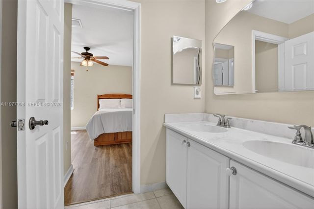 19151 N Hibiscus St, Weston, FL 33332