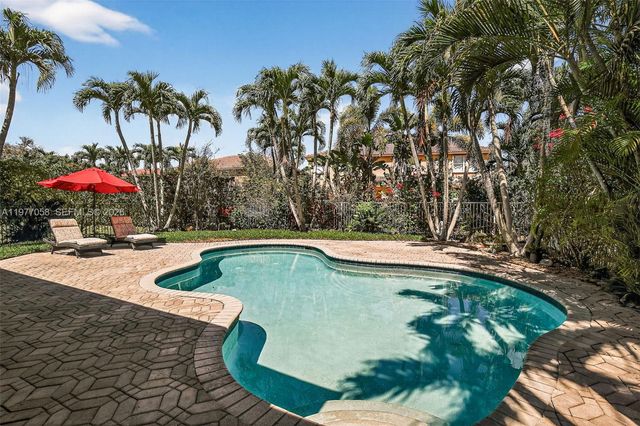 19151 N Hibiscus St, Weston, FL 33332