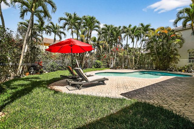 19151 N Hibiscus St, Weston, FL 33332