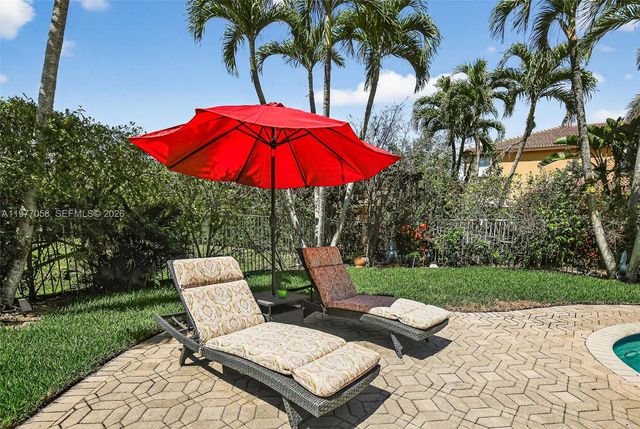 19151 N Hibiscus St, Weston, FL 33332