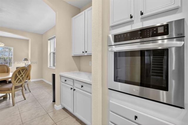 19151 N Hibiscus St, Weston, FL 33332