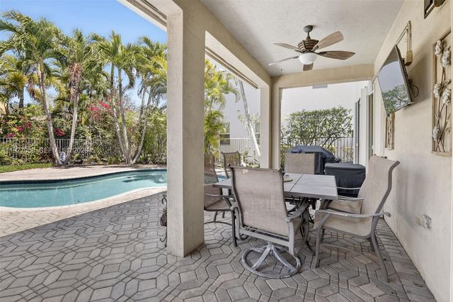 19151 N Hibiscus St, Weston, FL 33332