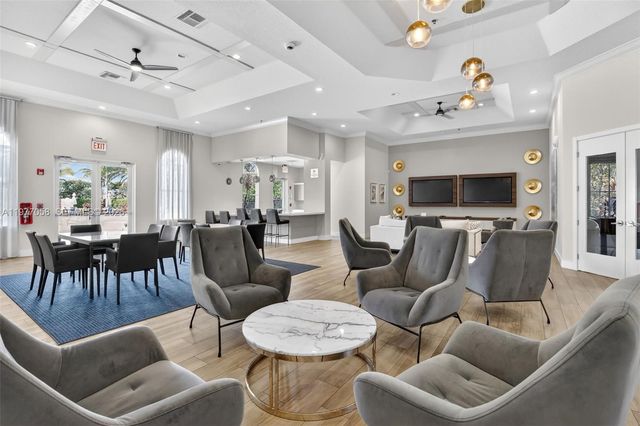 19151 N Hibiscus St, Weston, FL 33332