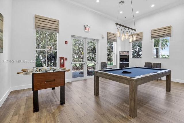 19151 N Hibiscus St, Weston, FL 33332