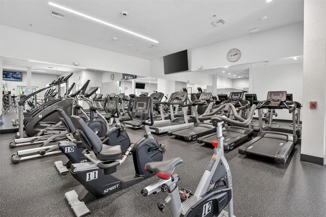 19151 N Hibiscus St, Weston, FL 33332