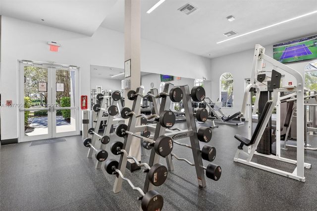 19151 N Hibiscus St, Weston, FL 33332