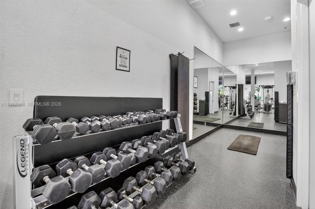 19151 N Hibiscus St, Weston, FL 33332