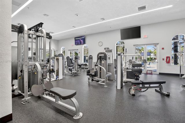 19151 N Hibiscus St, Weston, FL 33332