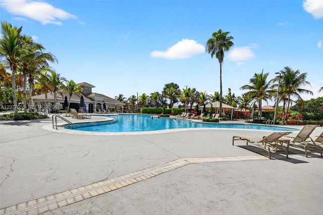 19151 N Hibiscus St, Weston, FL 33332