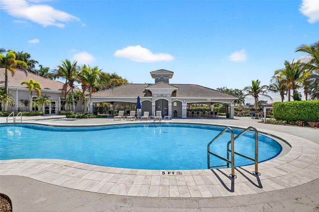 19151 N Hibiscus St, Weston, FL 33332