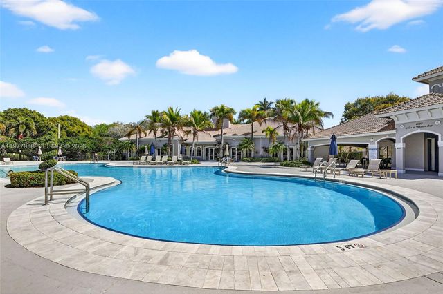 19151 N Hibiscus St, Weston, FL 33332