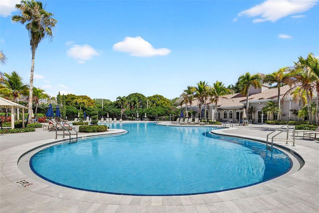 19151 N Hibiscus St, Weston, FL 33332