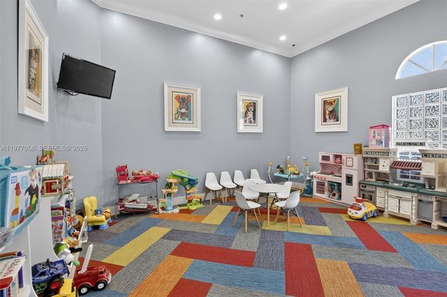 19151 N Hibiscus St, Weston, FL 33332