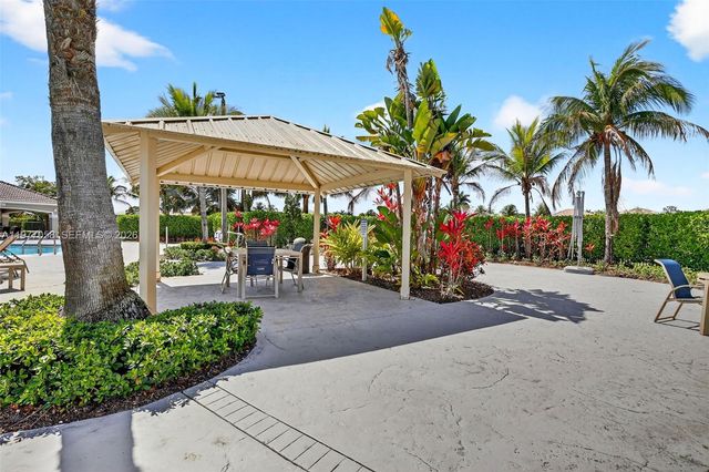 19151 N Hibiscus St, Weston, FL 33332