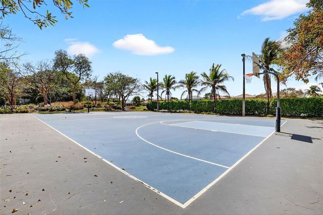 19151 N Hibiscus St, Weston, FL 33332