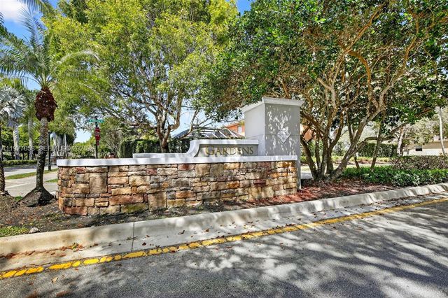 19151 N Hibiscus St, Weston, FL 33332