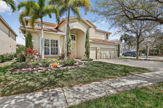 19151 N Hibiscus St, Weston, FL 33332