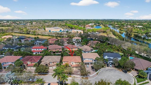 19151 N Hibiscus St, Weston, FL 33332