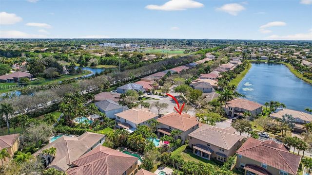 19151 N Hibiscus St, Weston, FL 33332