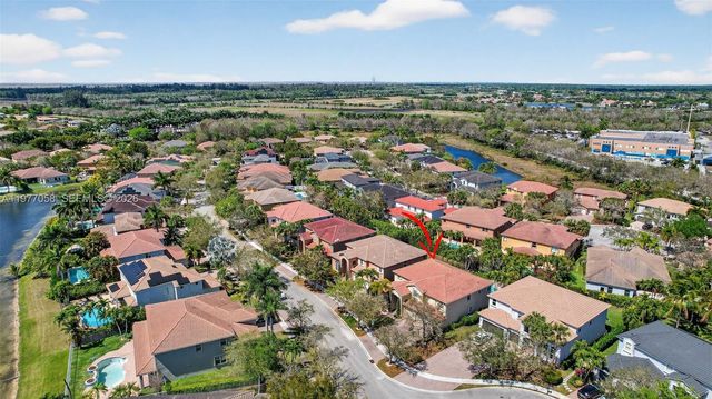 19151 N Hibiscus St, Weston, FL 33332