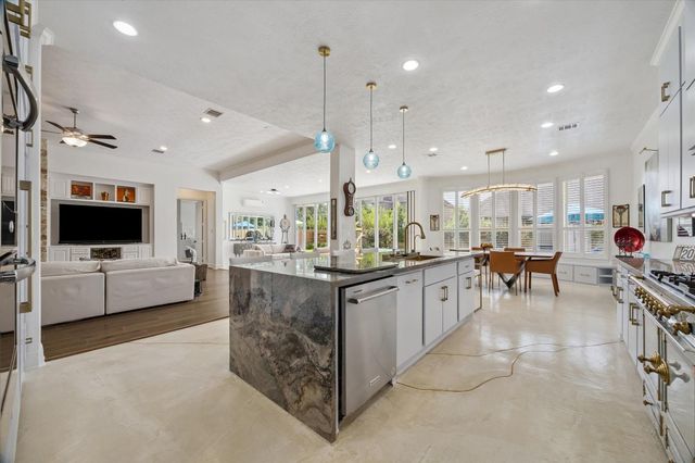 3002 Joshua Tree Lane, Manvel, TX 77578