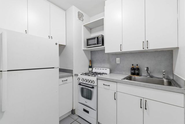 201 E 25th St Apt 14K, New York City, NY 10010