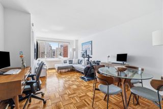 201 E 25th St Apt 14K, New York City, NY 10010