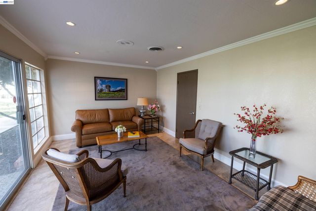 1438 Buckingham Way, Hayward, CA 94544