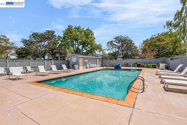 1438 Buckingham Way, Hayward, CA 94544