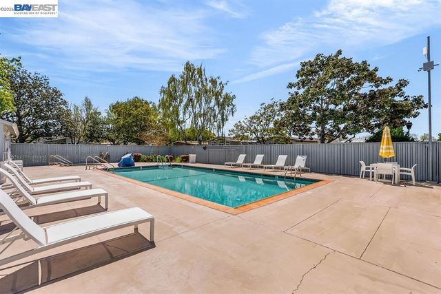 1438 Buckingham Way, Hayward, CA 94544