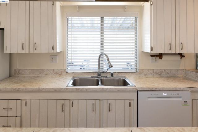 1438 Buckingham Way, Hayward, CA 94544