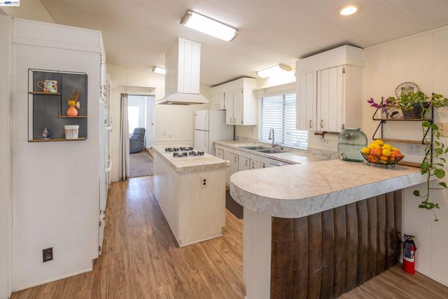 1438 Buckingham Way, Hayward, CA 94544