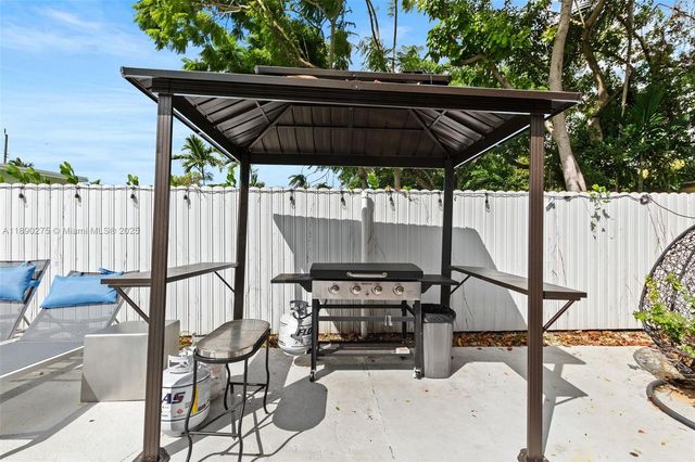 6355 SW 30th St, Miami, FL 33155