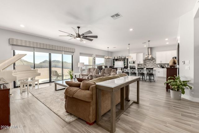 667 W PATRICK Place, San Tan Valley, AZ 85143