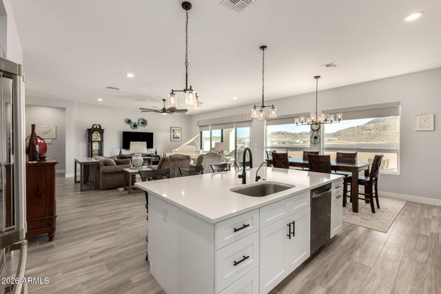 667 W PATRICK Place, San Tan Valley, AZ 85143