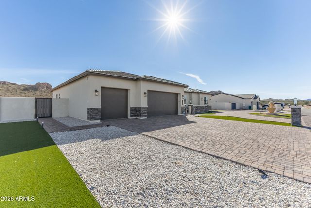 667 W PATRICK Place, San Tan Valley, AZ 85143
