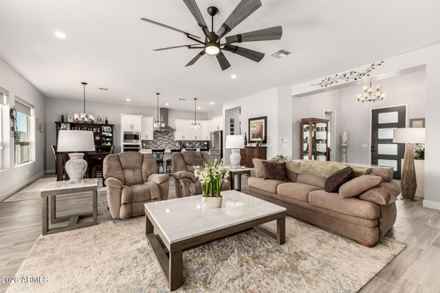 667 W PATRICK Place, San Tan Valley, AZ 85143